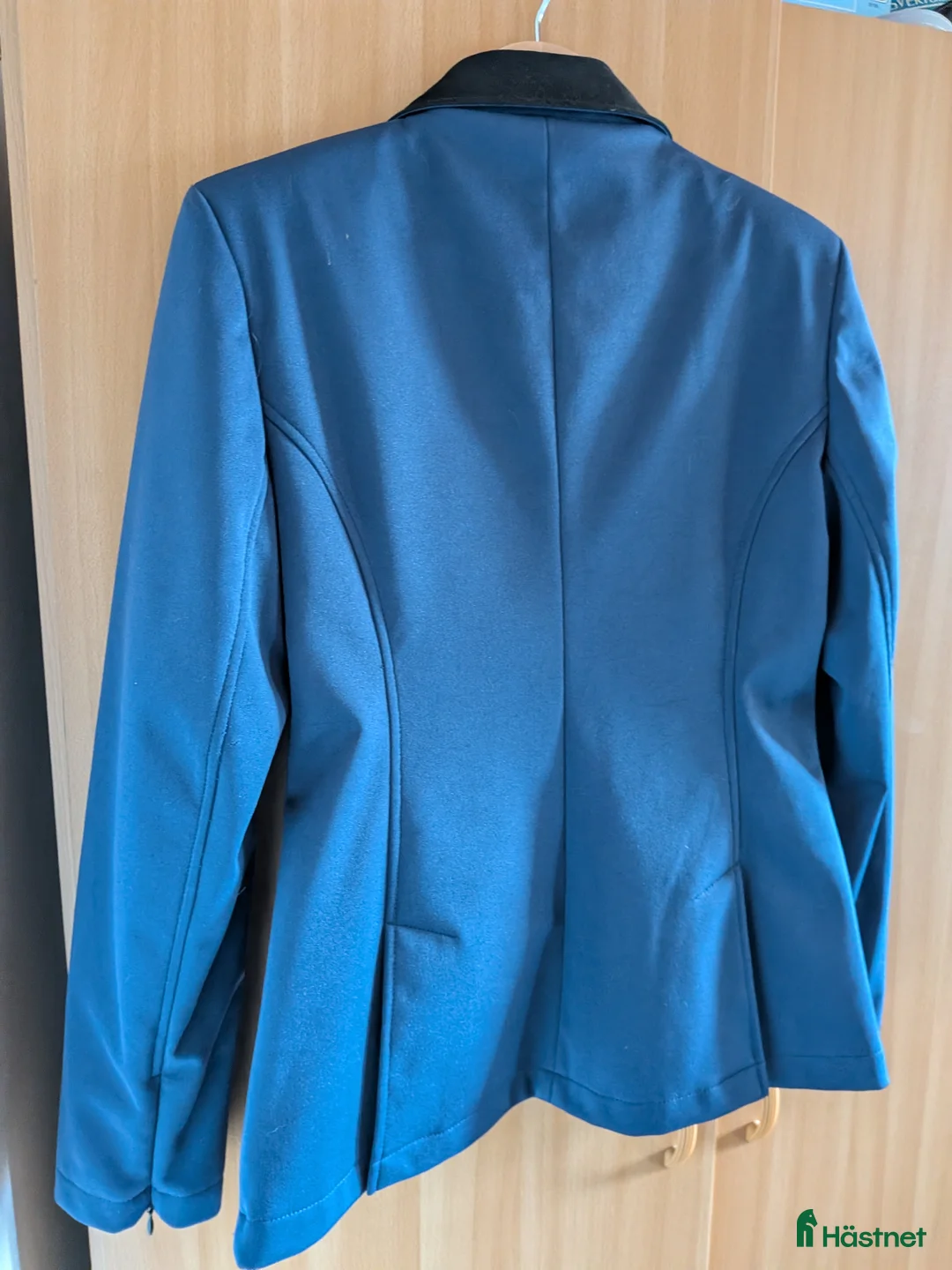 Jackor & Kavajer ryttarutrustning till salu: John Whitaker-Kavaj - Annons 2