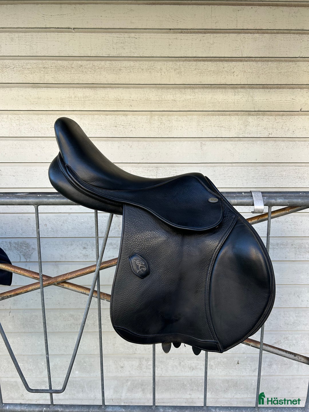 Sadlar hästutrustning till salu: Hoppsadel Santa Cruz 17” i Karlshamn - Annons 2