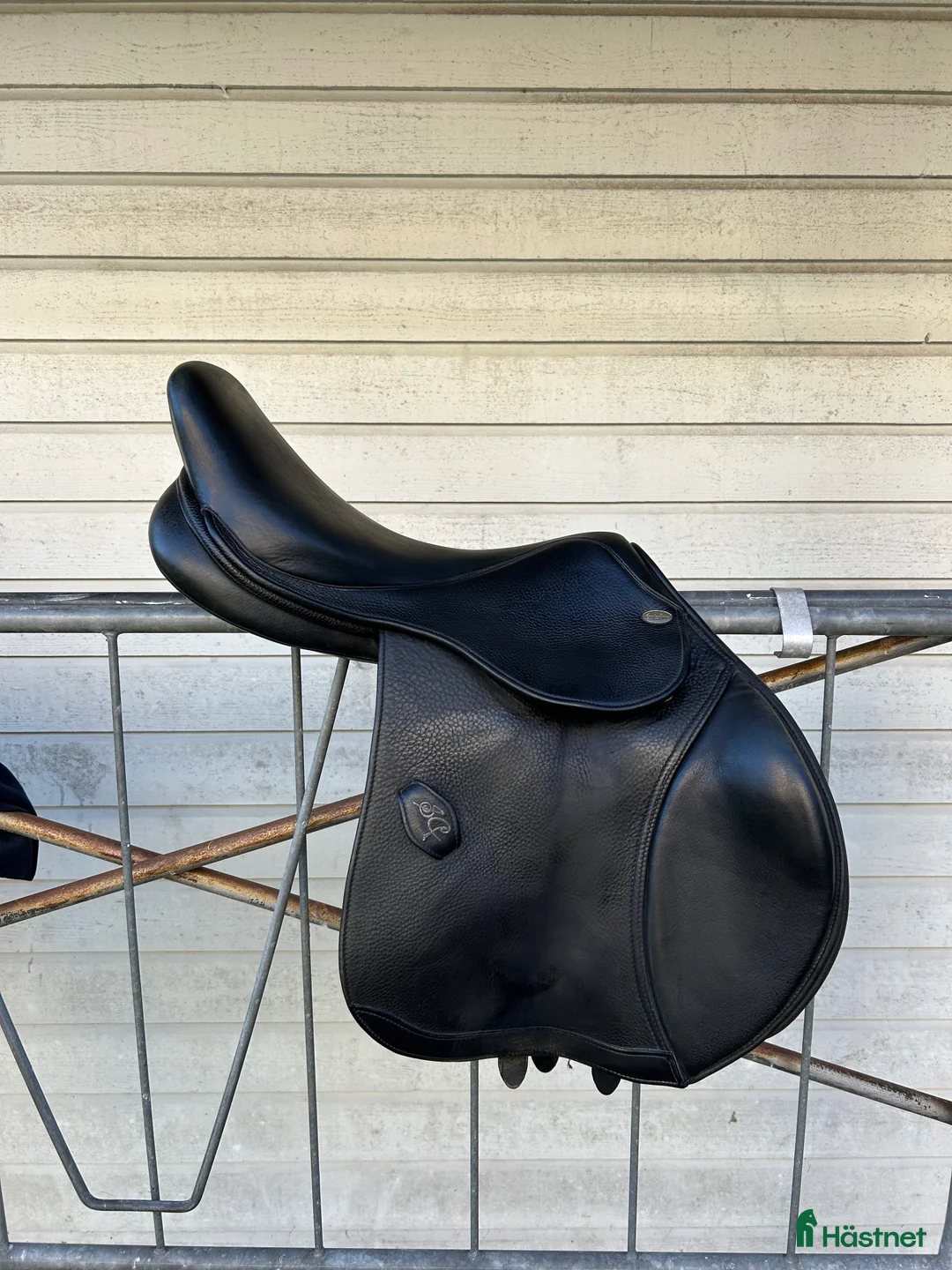 Sadlar hästutrustning till salu: Hoppsadel Santa Cruz 17” i Karlshamn - Annons 2