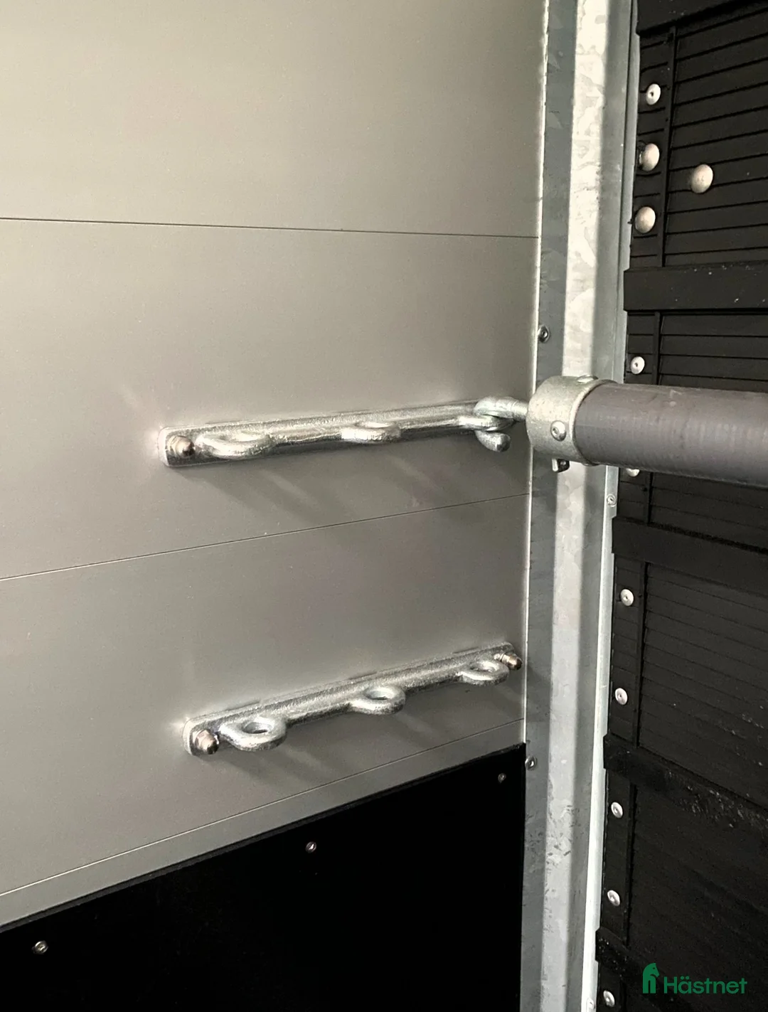 Hästtransporter  fordon & transport till salu: Henra 1,5-hästars med hög lastvikt i Kvicksund - Annons 4