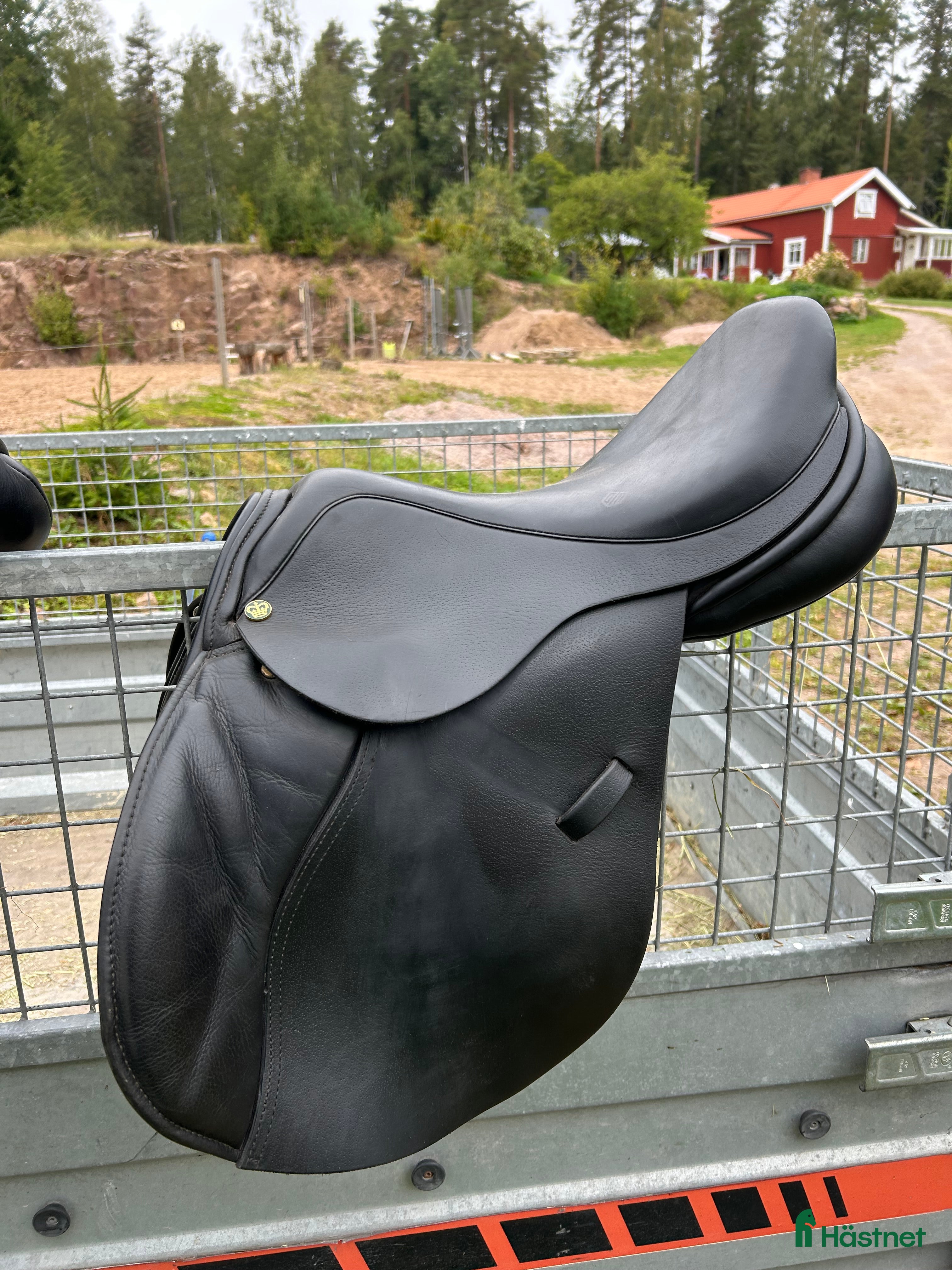 Sadlar hästutrustning till salu: Hoppsadel crown  i Tranås - Annons 2