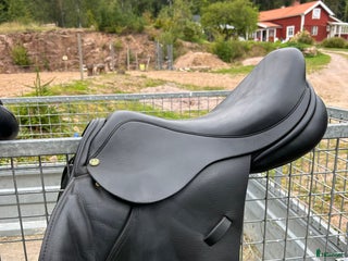 Sadlar hästutrustning till salu: Hoppsadel crown i Tranås - Annons 2