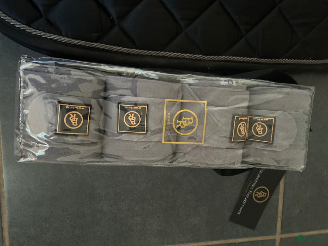 Schabrak & Vojlockar hästutrustning till salu: Fager schabrak med nya matchende lindor  i Vellinge - Annons 4