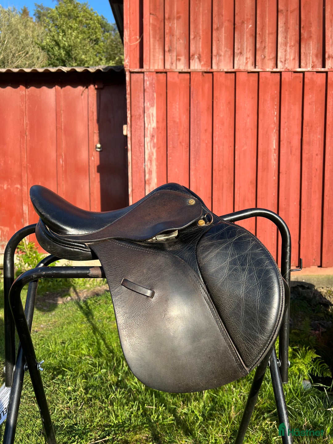 Sadlar hästutrustning till salu: Liten fin sadel i läder 14” i Göteborg - Annons 1