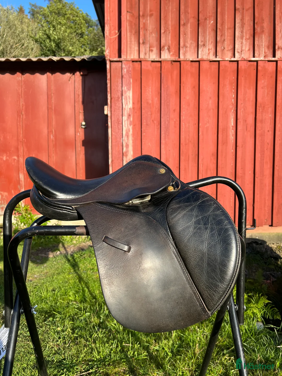 Sadlar hästutrustning till salu: Liten fin sadel i läder 14” i Göteborg - Annons 1