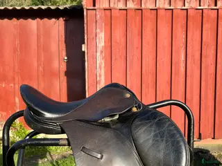 Sadlar hästutrustning Liten fin sadel i läder 14” i Göteborg - Annons 4