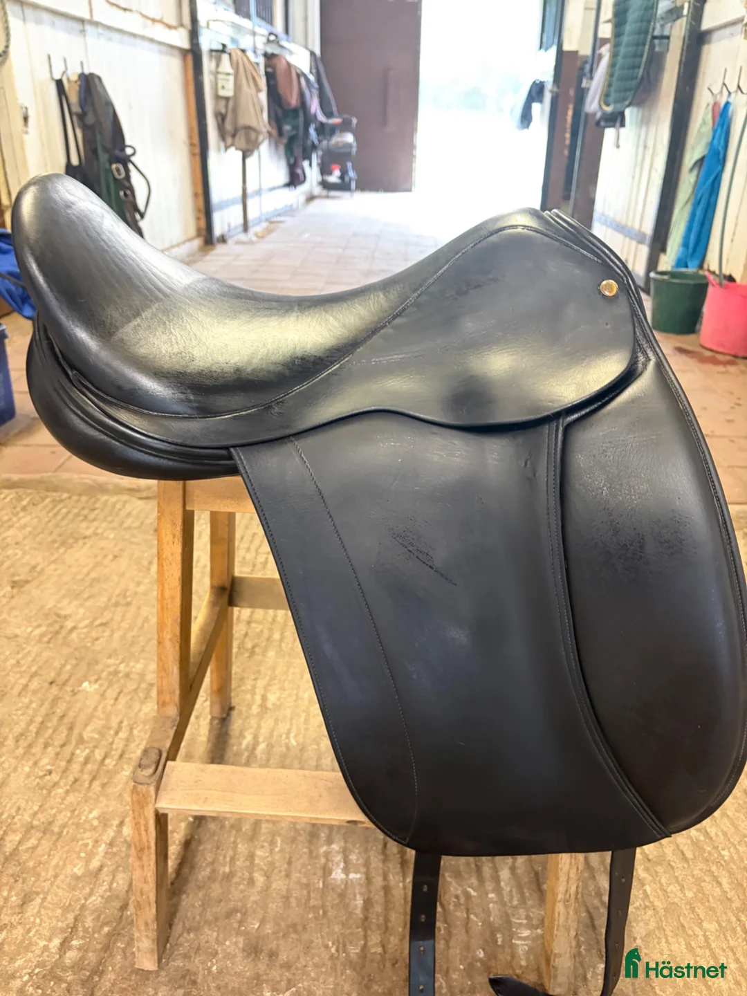 Sadlar hästutrustning till salu: Frank Baines Reflex Dressage, 17.5” bomvidd medium - Annons 8