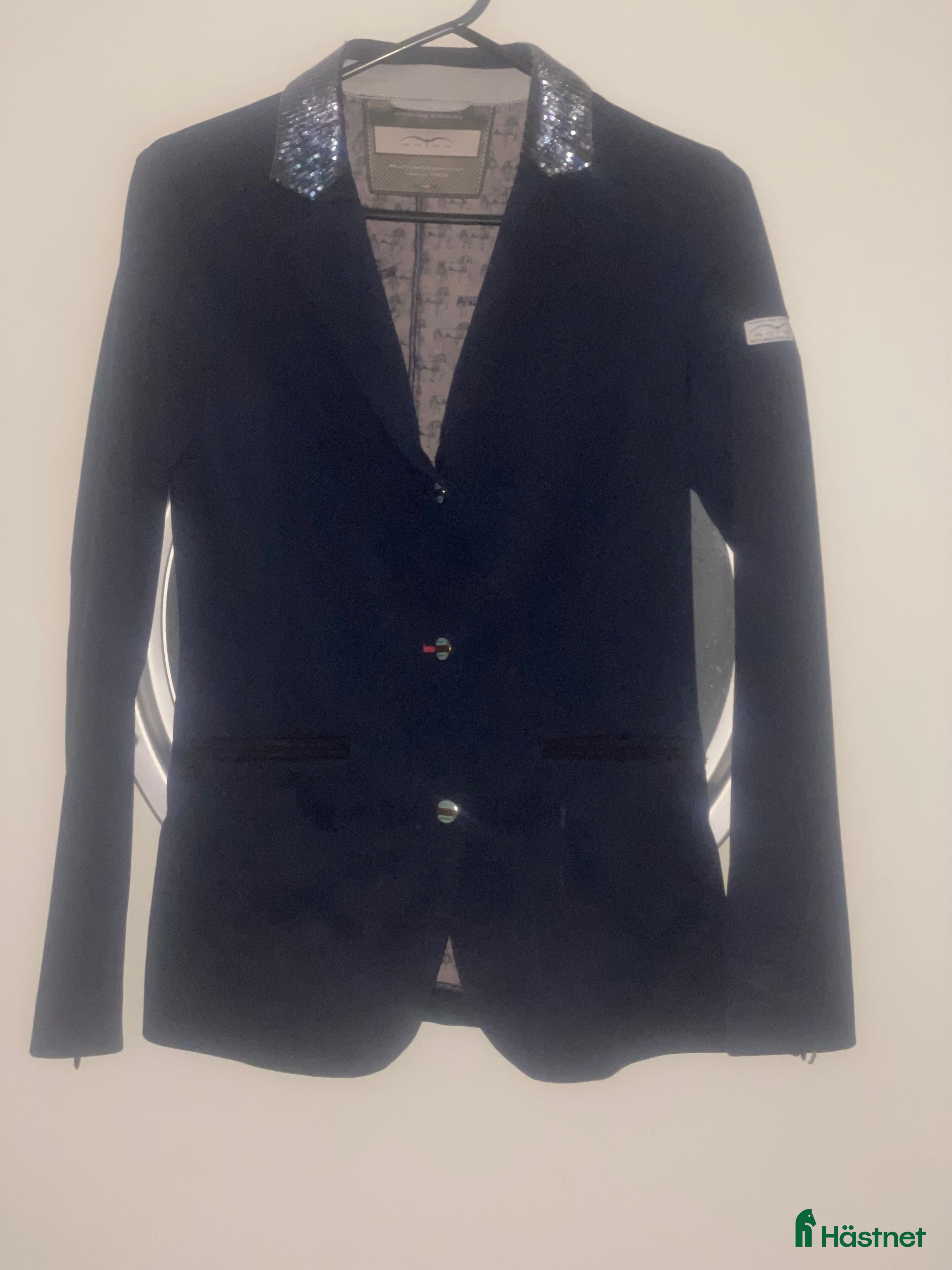 Jackor & Kavajer ryttarutrustning till salu: Super fin animo kavaj i Örebro - Annons 1