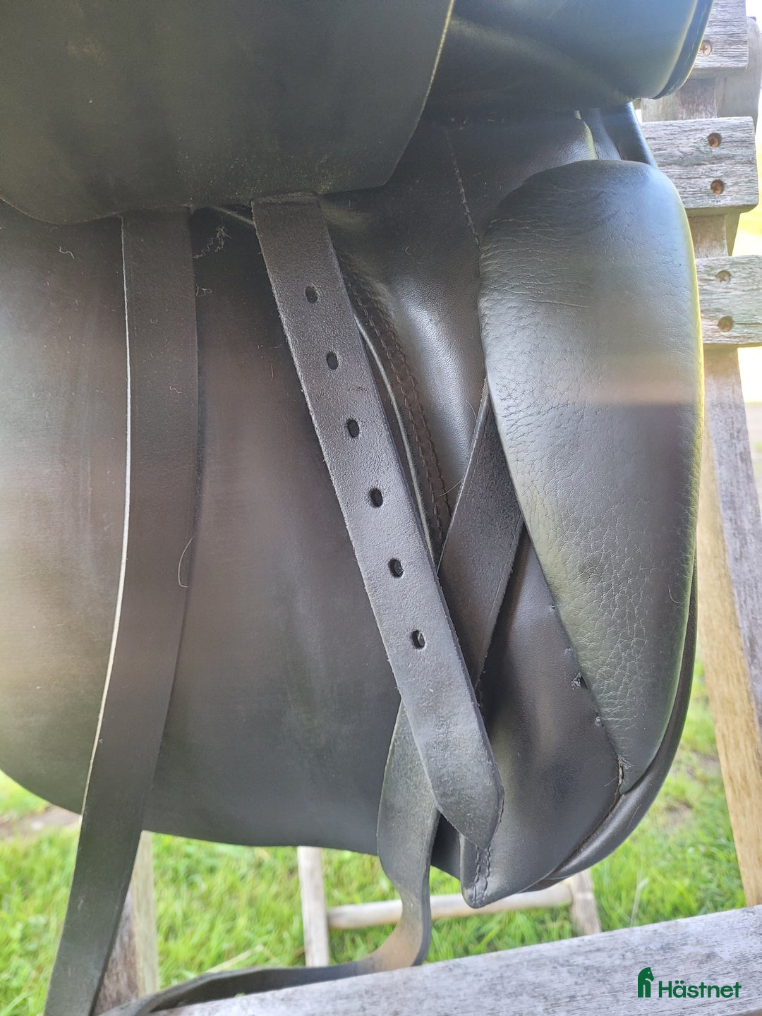 Sadlar hästutrustning till salu: Dressyrsadel - omstoppad i Tösse - Annons 5
