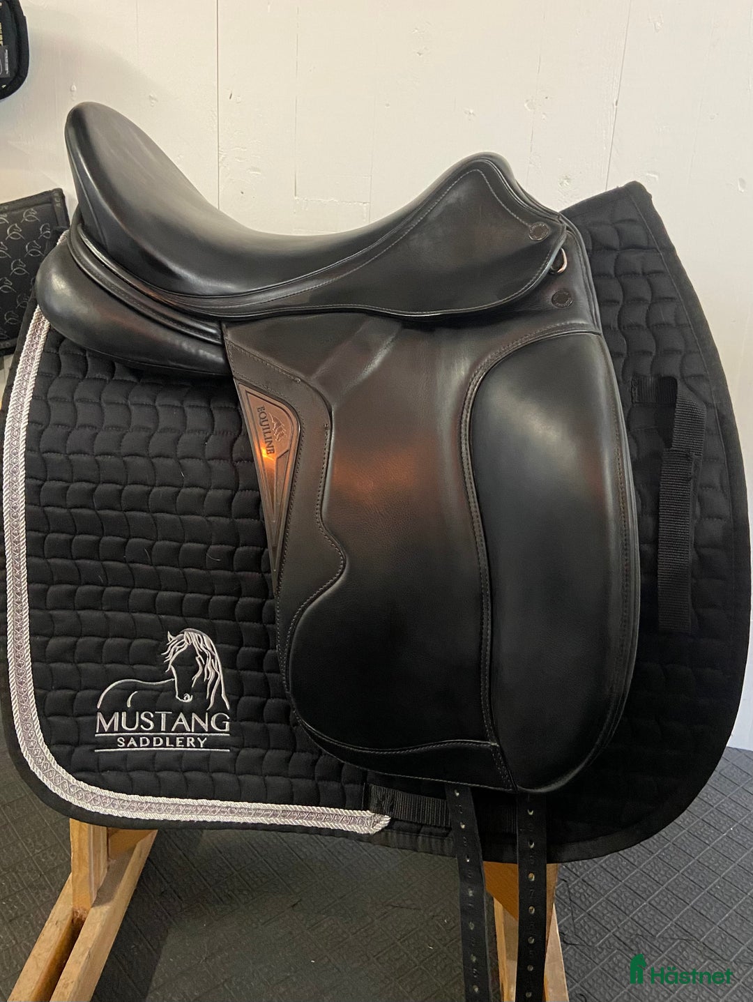 Sadlar hästutrustning till salu: REA 25% Equiline Shyny Dressyr i Knivsta - Annons 1