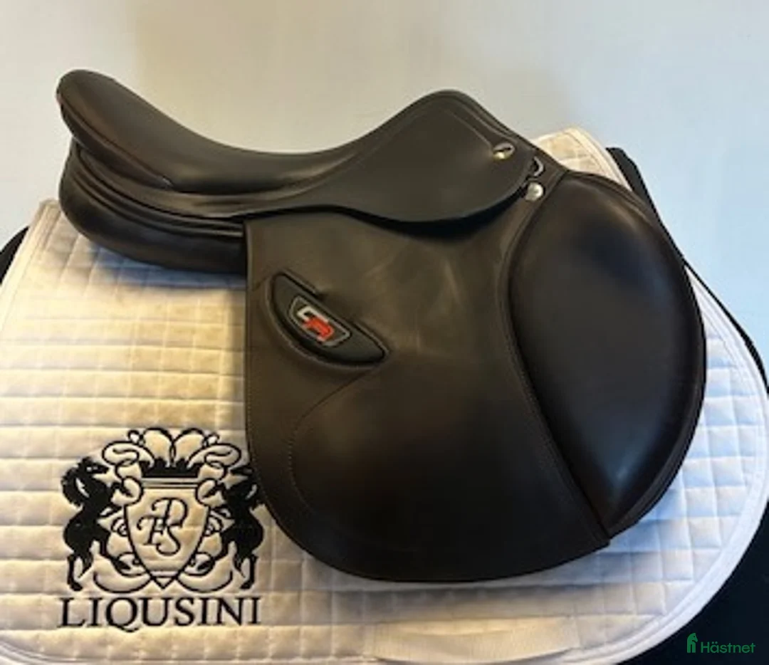 Sadlar hästutrustning till salu: Hoppsadel Erreplus CA 17" i Uppsala - Annons 1