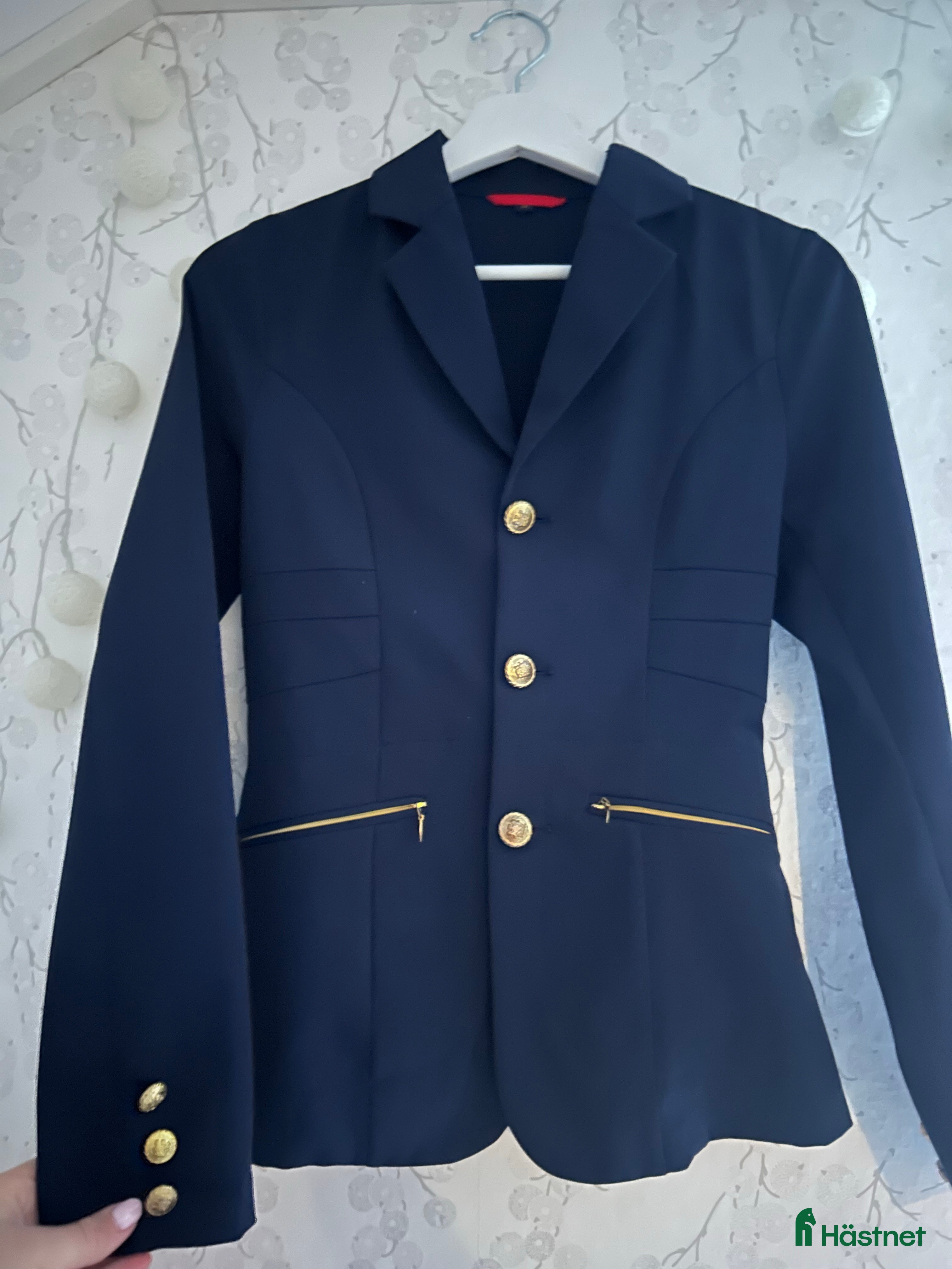 Jackor & Kavajer ryttarutrustning till salu: Tävlingskavaj i Vittinge - Annons 14