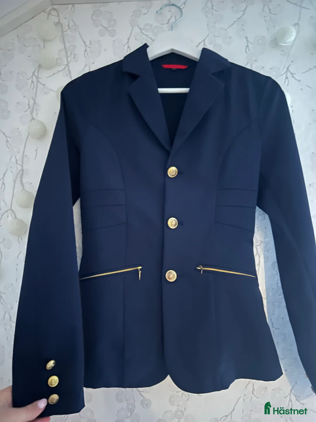 Jackor & Kavajer ryttarutrustning till salu: Tävlingskavaj i Vittinge - Annons 1