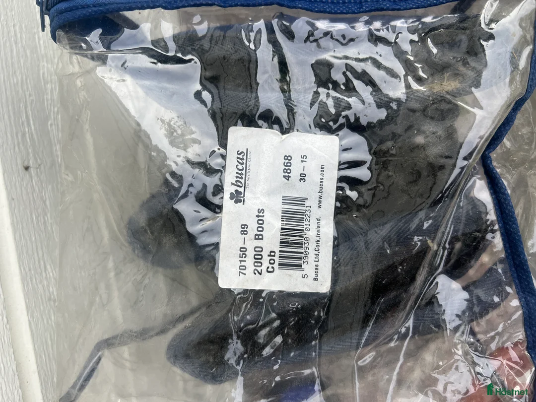 Benskydd hästutrustning till salu: Bucas transportskydd i Uppsala - Annons 2