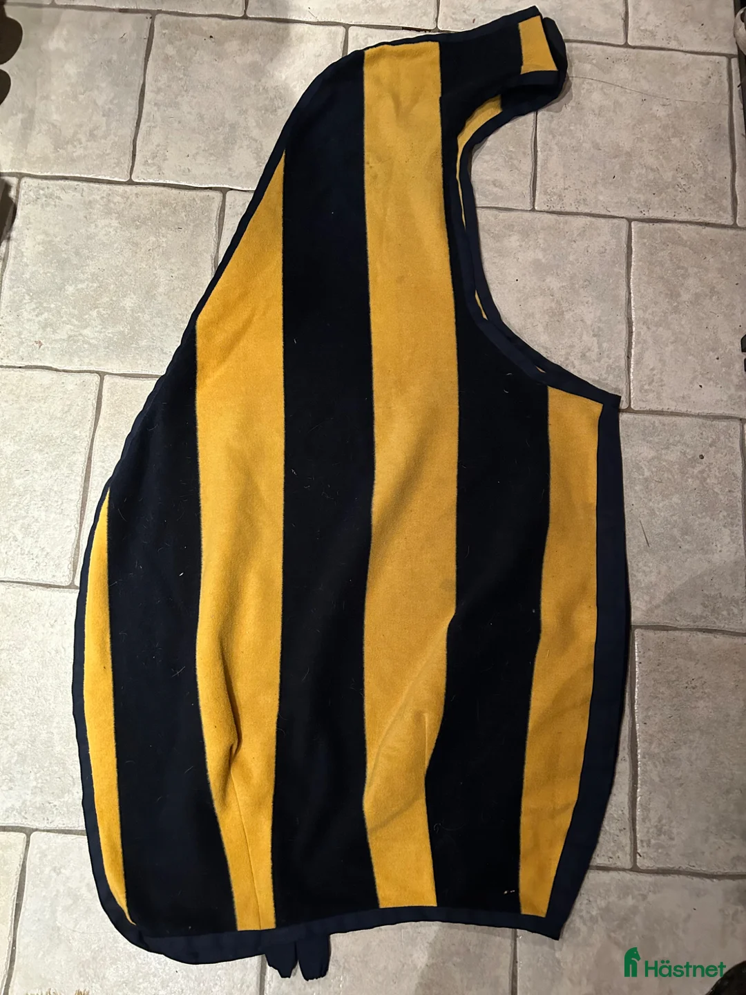 Täcken hästutrustning till salu: Två Skrittäcke stl P - Annons 2