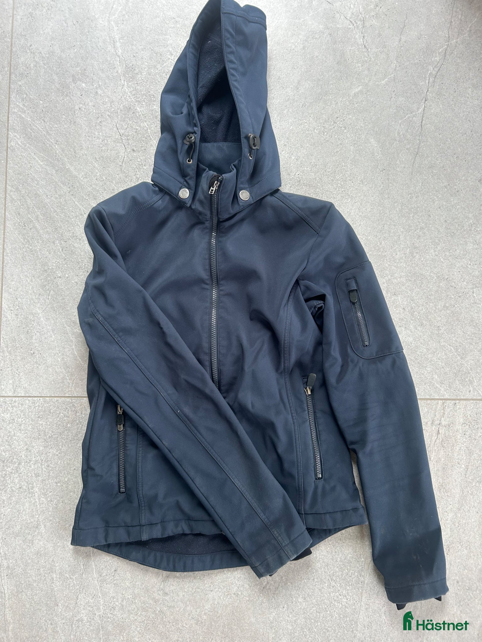 Jackor & Kavajer ryttarutrustning till salu: Marinblå Softshell jacka - Annons 4