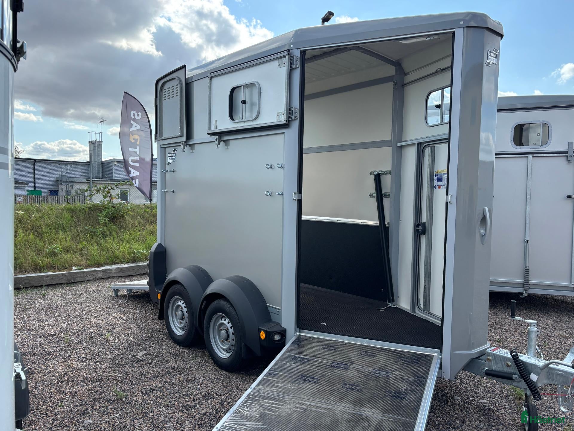 Hästtransporter  fordon & transport till salu: Ifor William HB 403 - Annons 1