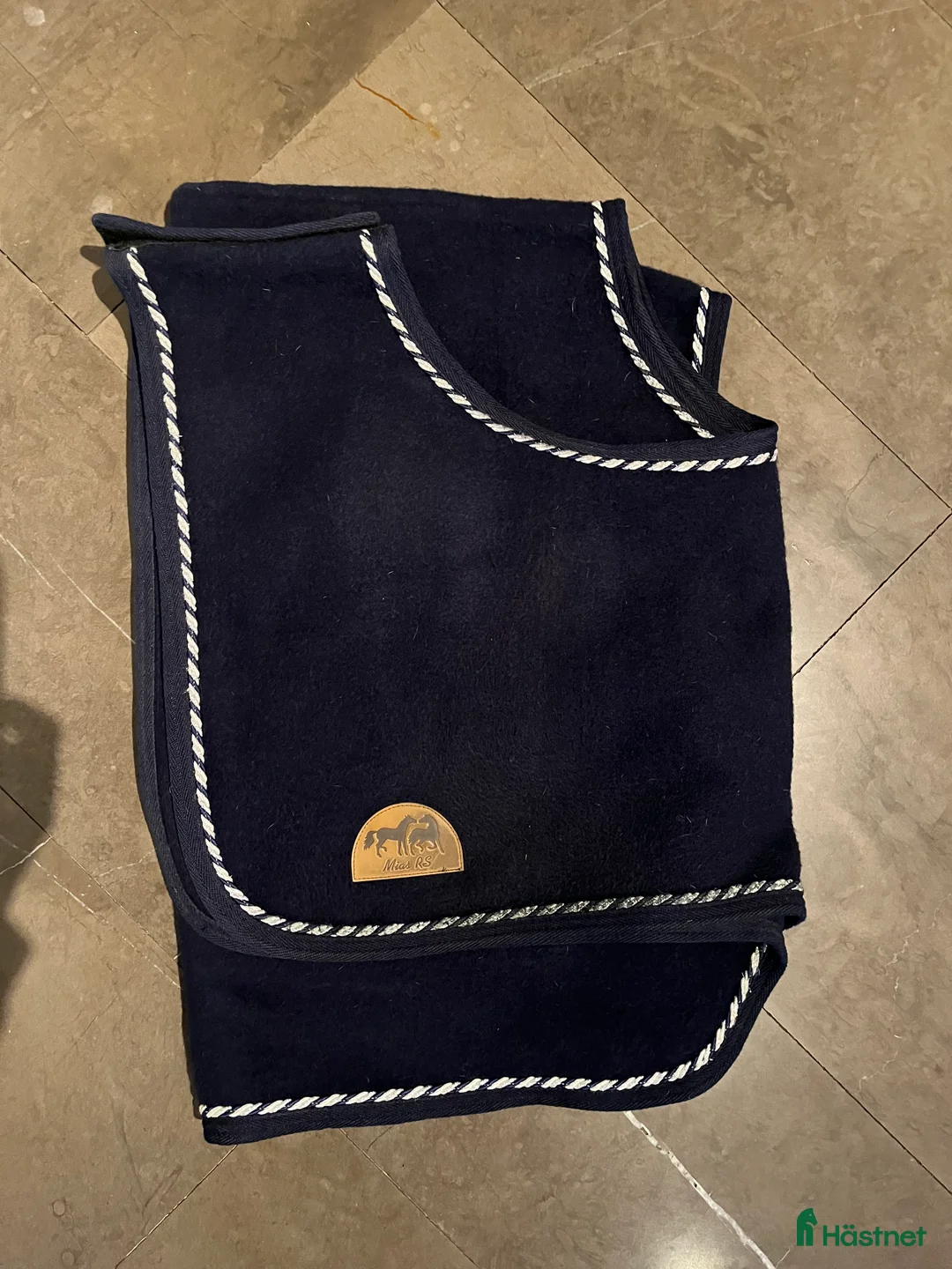 Täcken hästutrustning till salu: Ländtäcke ull i Bromma - Annons 1