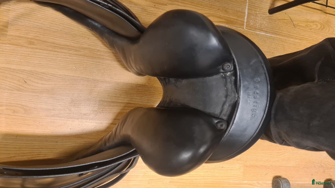 Sadlar hästutrustning till salu: Prestige Top Dressage i Hamneda - Annons 8