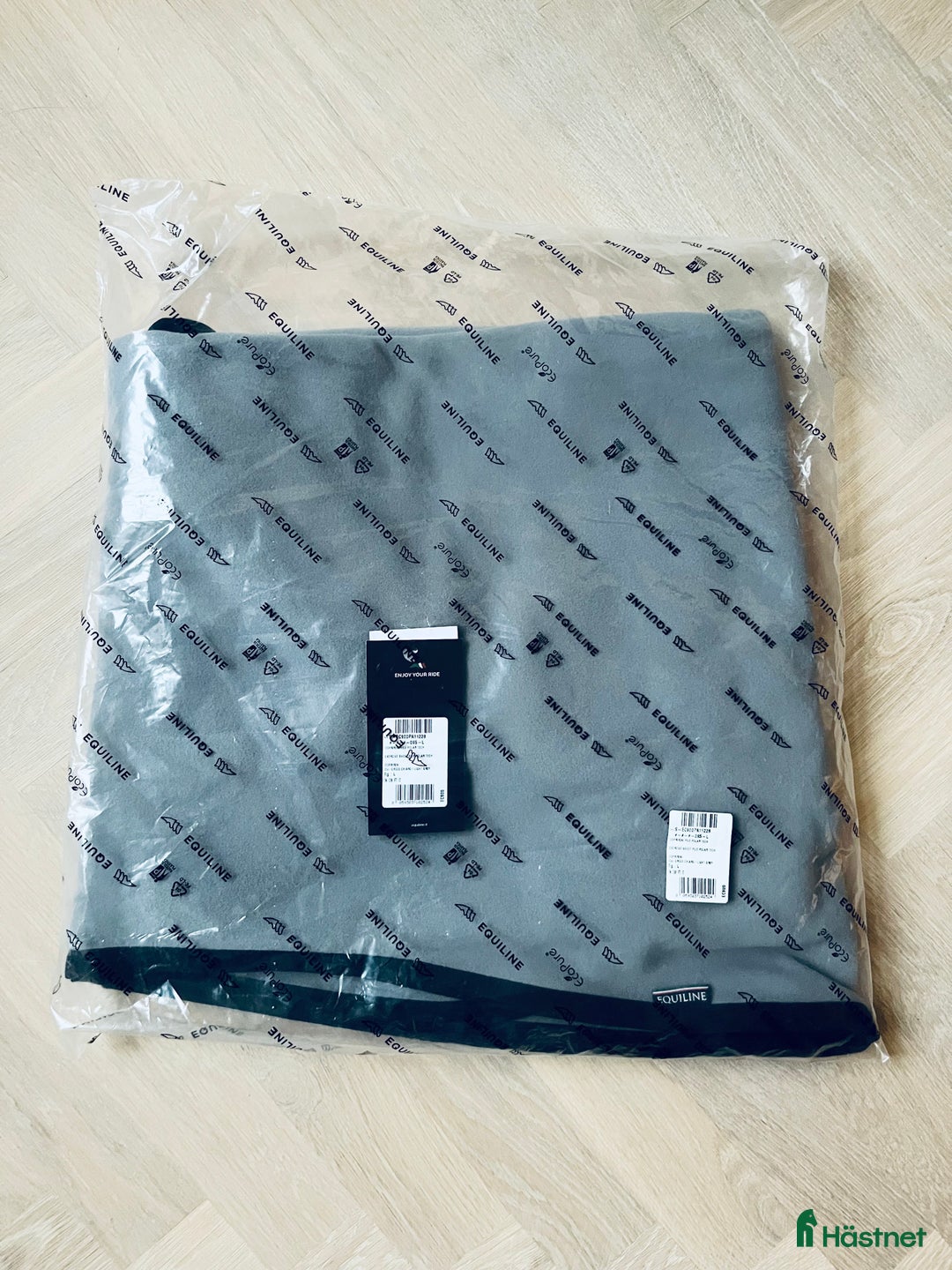 Täcken hästutrustning till salu: Oanvänt Equiline ländtäcke i Stockholm - Annons 4