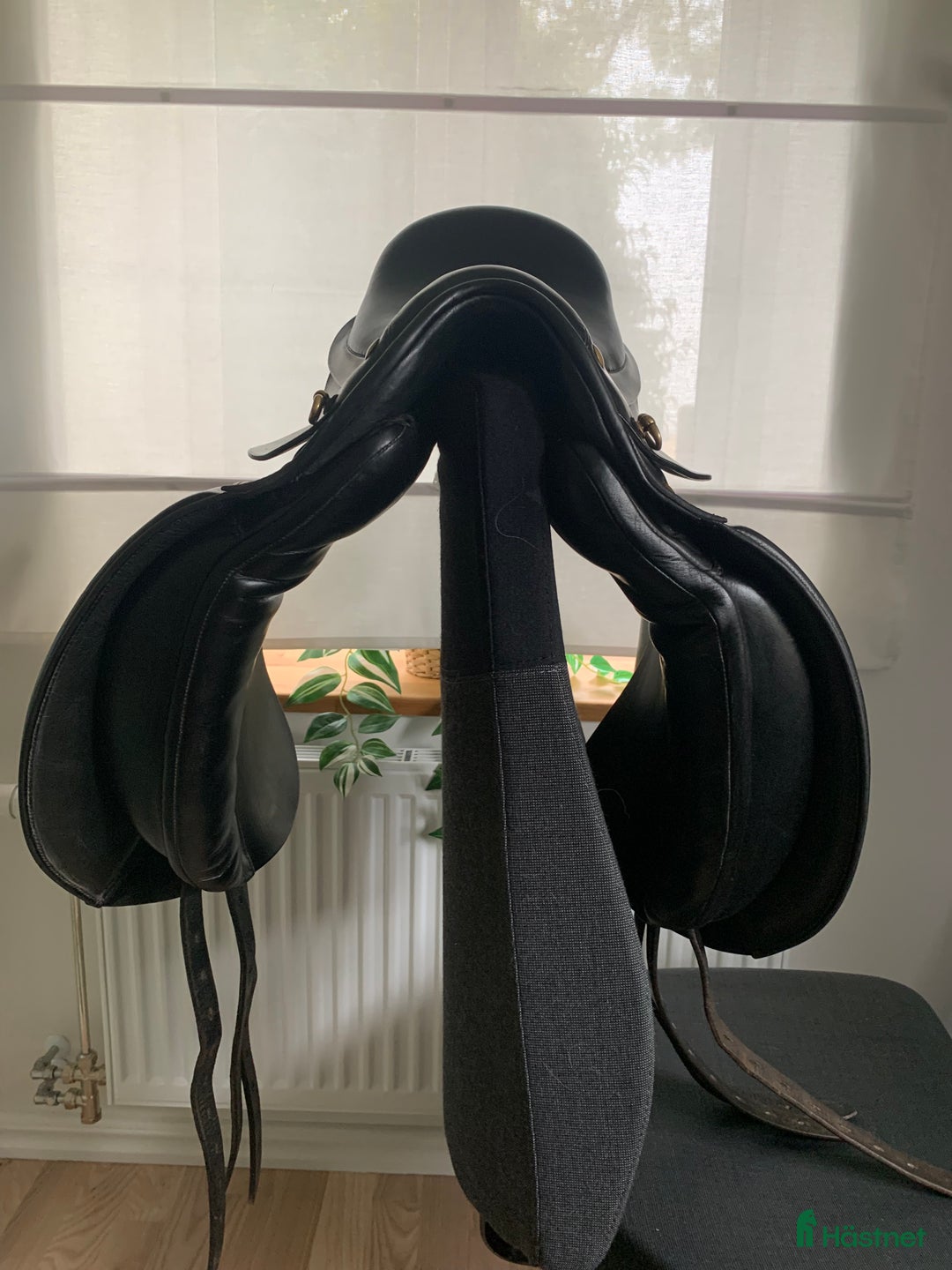 Sadlar hästutrustning till salu: Snygg välskött Karlslund sadel i Vellinge - Annons 6