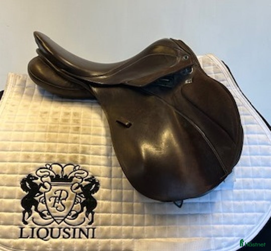 Sadlar hästutrustning till salu: Hoppsadel Stübben ponny Laurus 16" i Uppsala - Annons 1