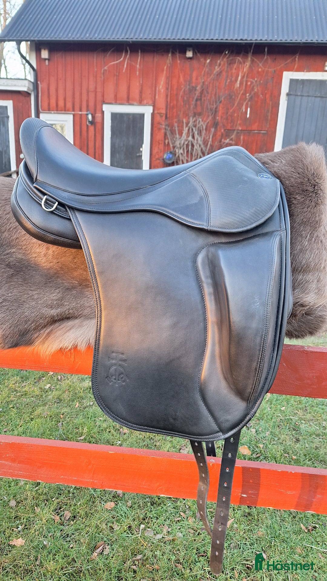 Sadlar hästutrustning till salu: Storm Rider i nyskick! i Vikingstad - Annons 2