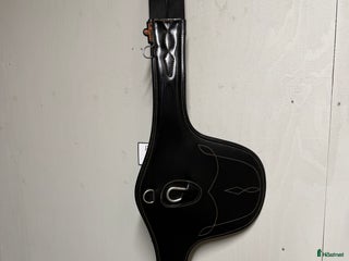 Sadeltillbehör hästutrustning till salu: Svart Kentucky magplatta i Tierp - Annons 13