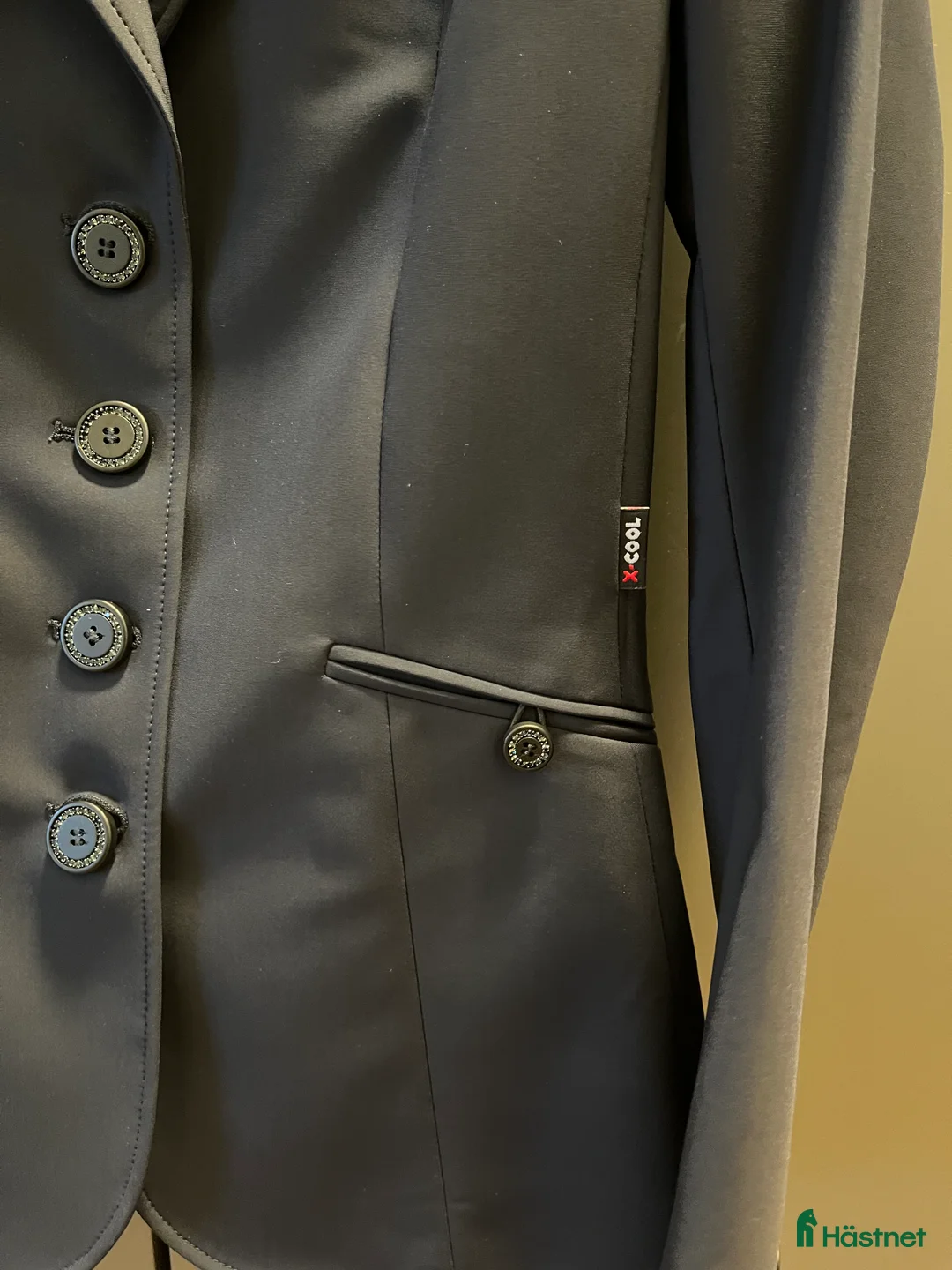 Jackor & Kavajer ryttarutrustning till salu: Världens finaste tävlingskavaj säljes i Smedstorp - Annons 5