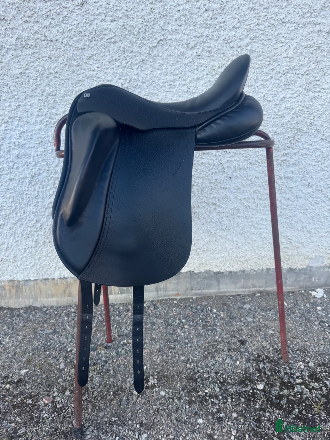 Sadlar hästutrustning till salu: Connector dressyrsadel 17” - Annons 1