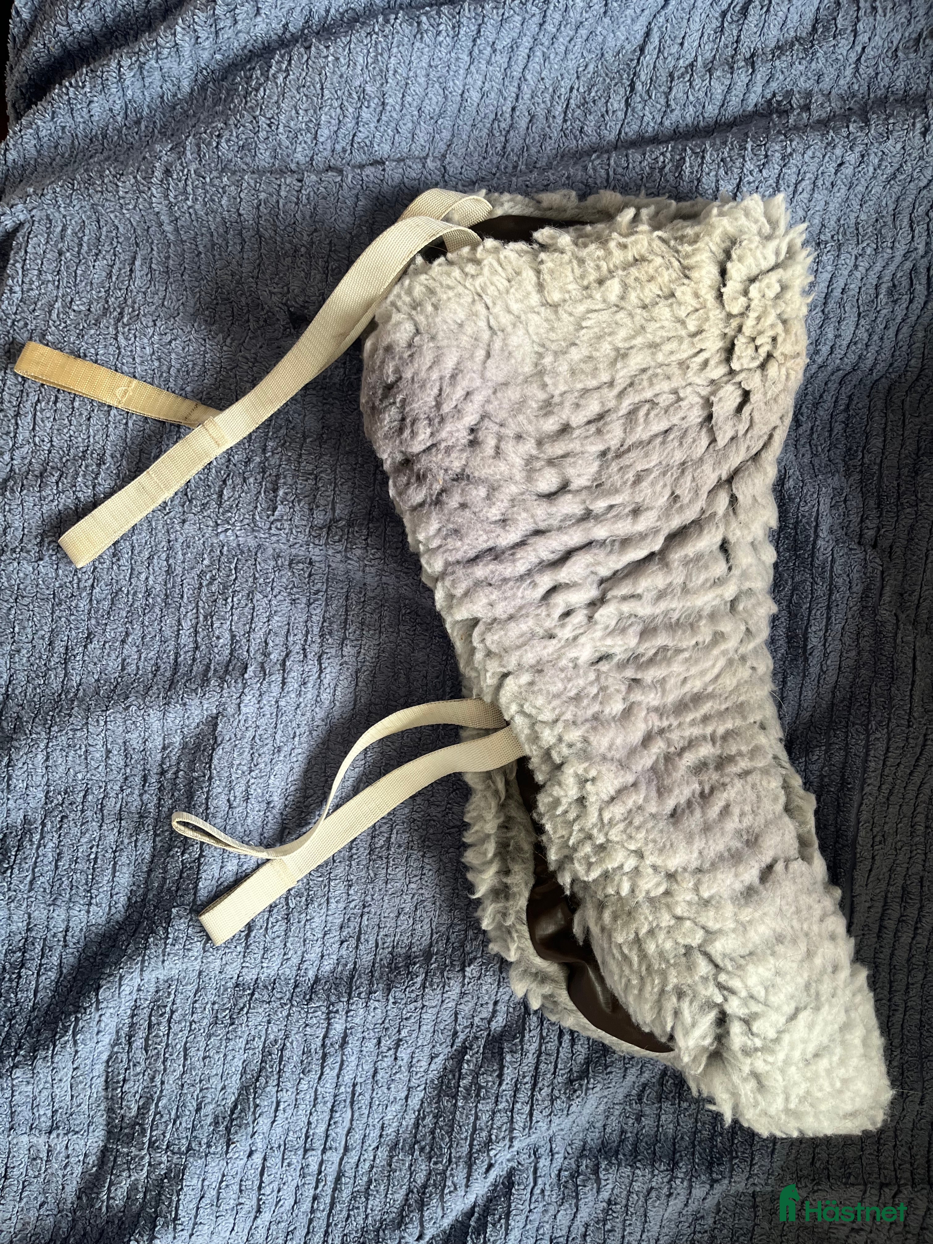 Sadeltillbehör hästutrustning till salu: Rumpvärmare till sadel  - Annons 2