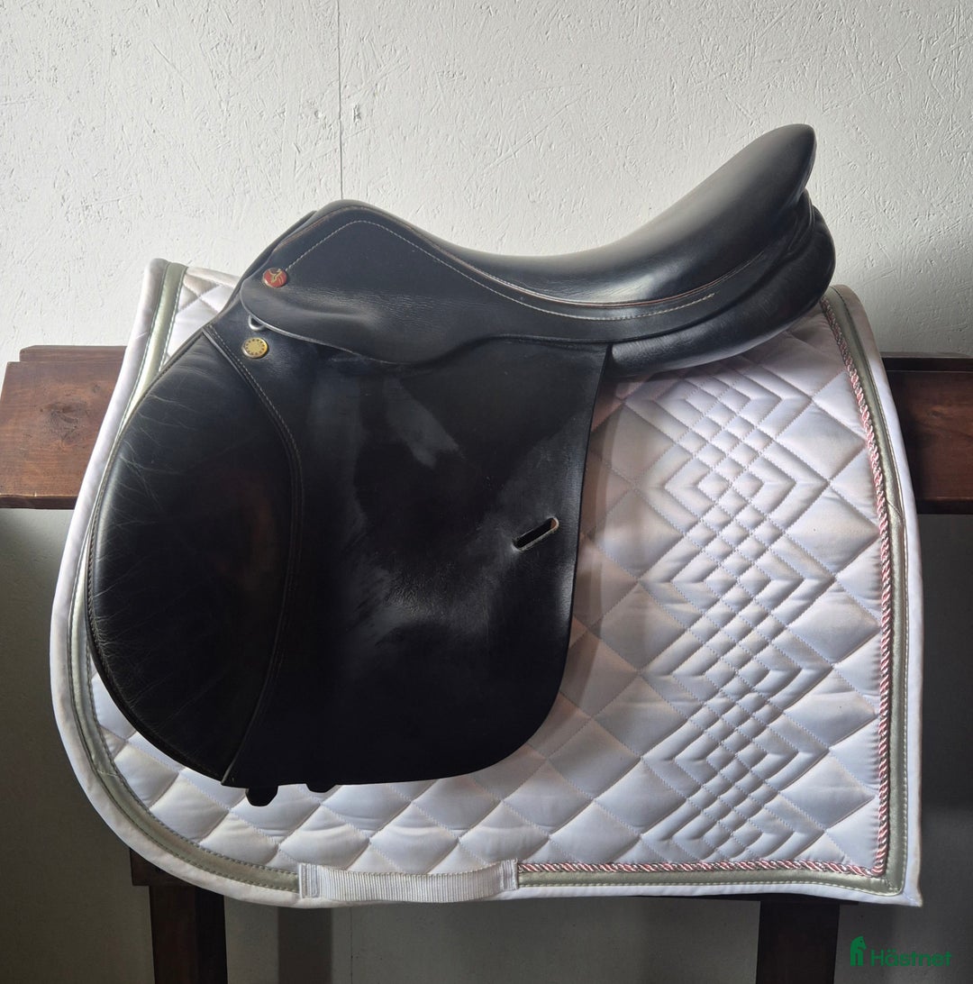 Sadlar hästutrustning till salu: Prestige golden star  i Kågeröd - Annons 1