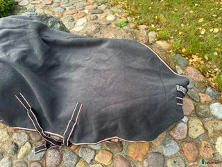 Täcken hästutrustning till salu: Horseware Rambo Fleece 6,9” i Höllviken - Annons 11