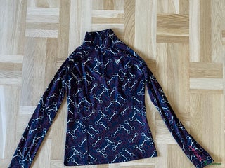 Övrigt Ridkläder ryttarutrustning till salu: Supersnygg tröja från Ariat nyskick i Skurup - Annons 4