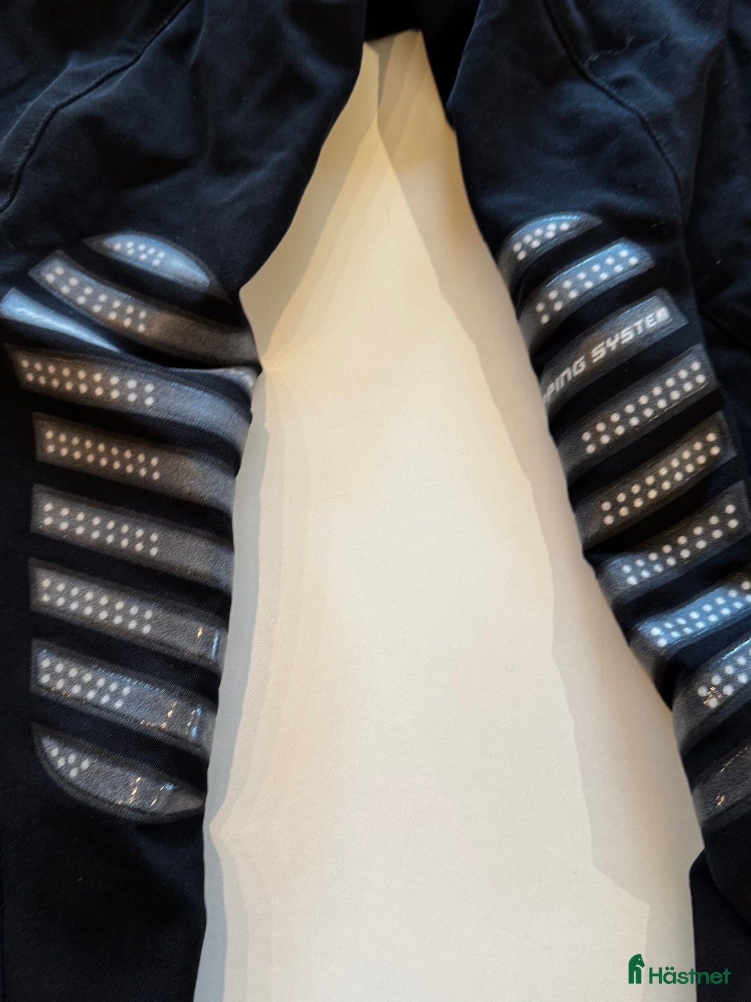 Ridbyxor ryttarutrustning till salu: Animo storlek 36-38 i Motala - Annons 3