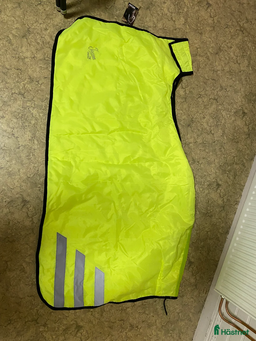 Täcken hästutrustning till salu: Nytt! Jacson ridtäcke med reflex i Torsåker - Annons 1