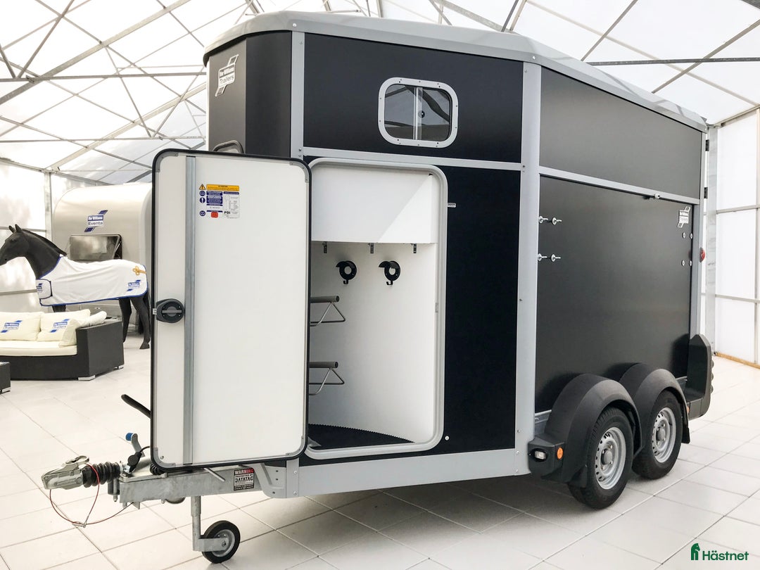 Hästtransporter  fordon & transport till salu: Ifor Williams HB511 med fast sadelkammare - Bild 1
