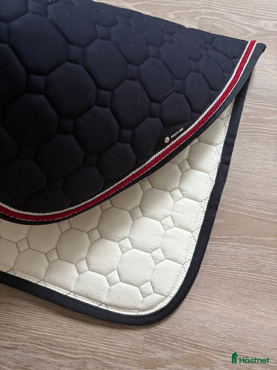 Schabrak & Vojlockar hästutrustning till salu: Helt nytt Equiline schabrak  i Karlstad - Annons 2