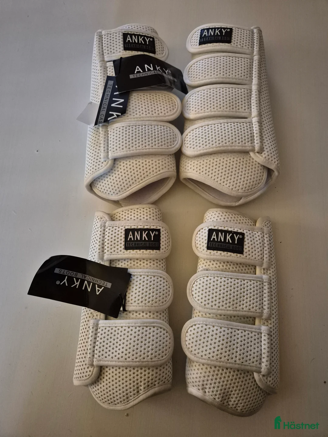 Benskydd hästutrustning till salu: "Nyskick" Anky högteknologiska dressyrskydd - Annons 1