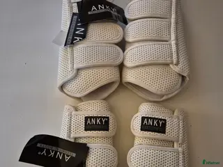 Benskydd hästutrustning till salu: "Nyskick" Anky högteknologiska dressyrskydd - Annons 2