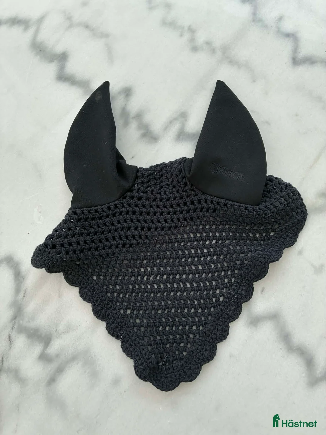 Övrig Hästutrustning hästutrustning till salu: Eskadron huva – svart – passar ponny - Annons 1