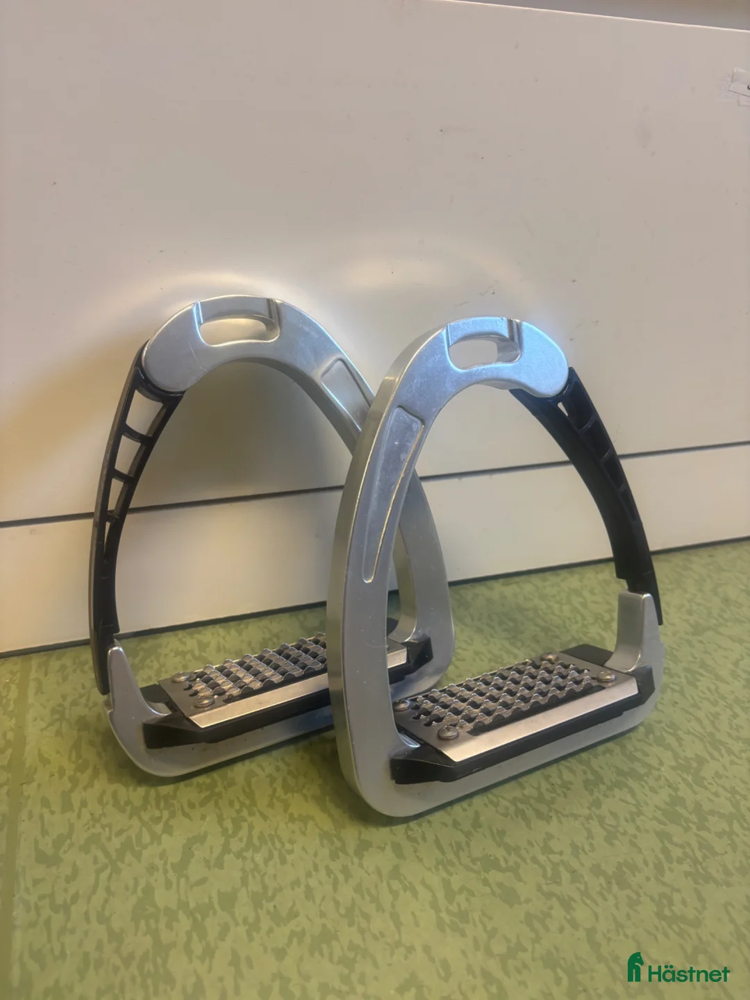 Stigbyglar hästutrustning till salu: Acavallo stigbyglar i Fridlevstad - Annons 2