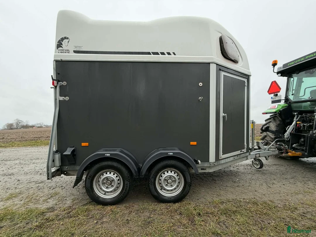 Hästtransporter  fordon & transport till salu: Mycket fin hästtransport med sadelkammare - Annons 2