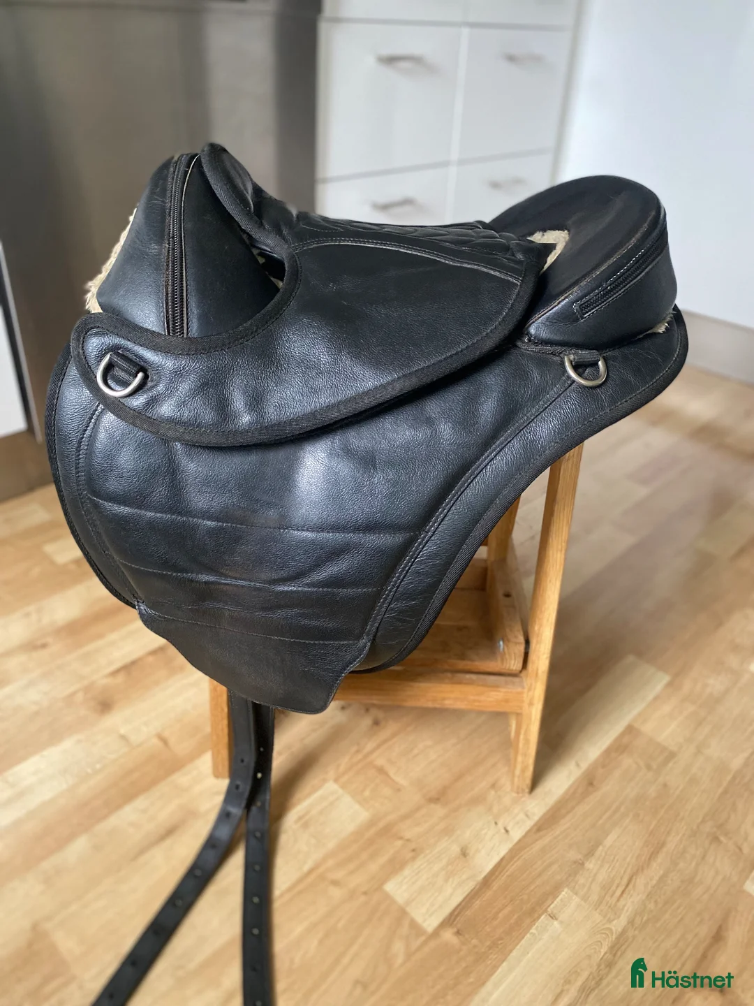 Sadlar hästutrustning till salu: Bomlös sadel med sadelgjord  - Annons 2