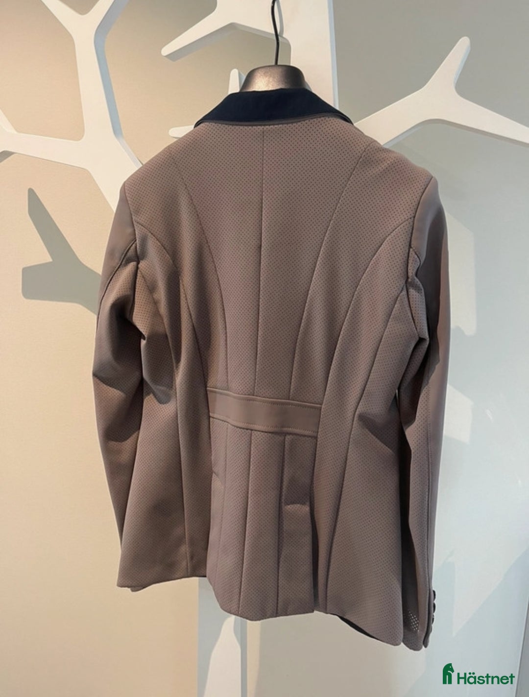 Jackor & Kavajer ryttarutrustning till salu: Kavaj i superfint skick  i Bjärred - Annons 5