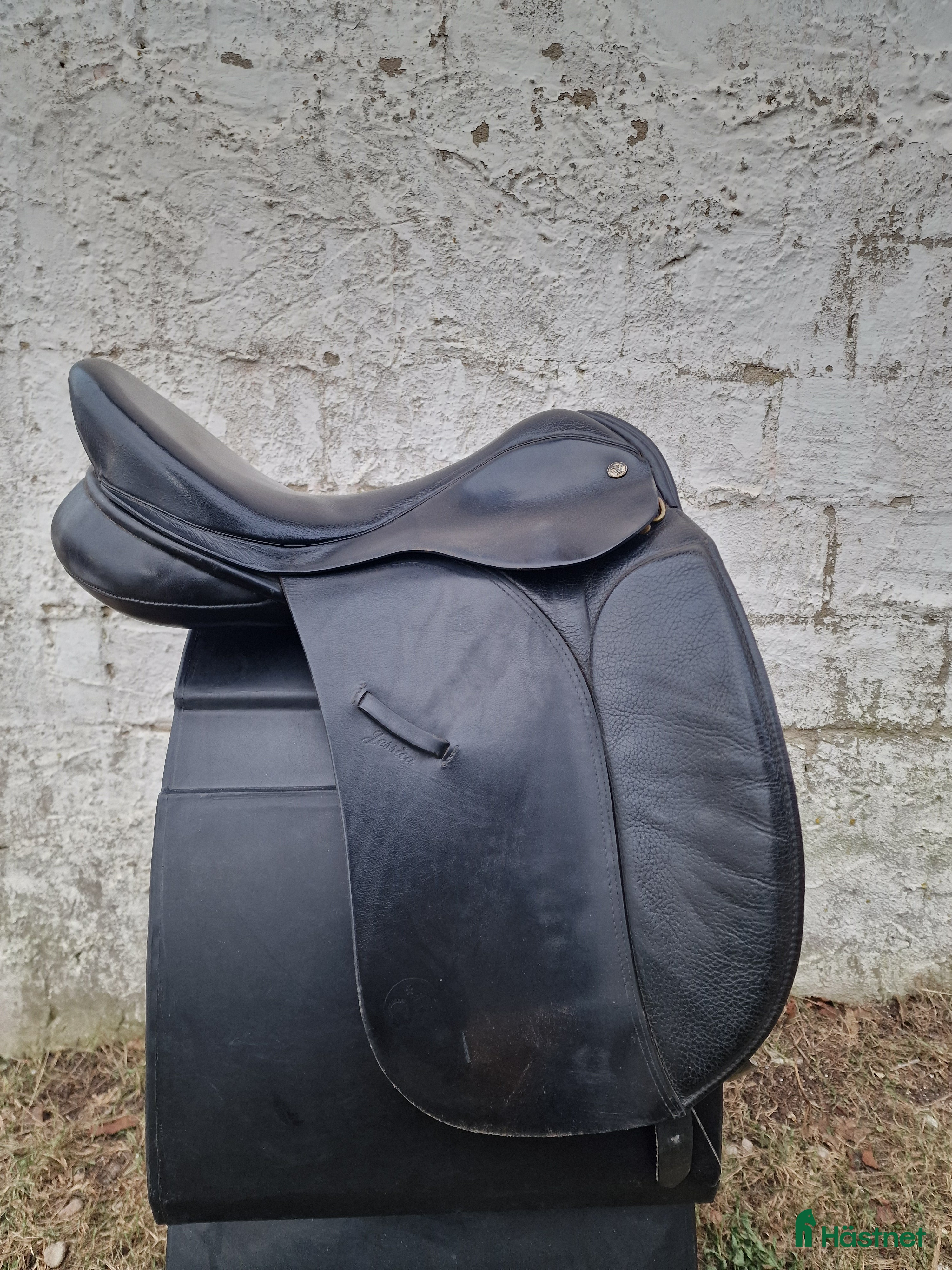 Sadlar hästutrustning Ideal Crown Jessica 17"  i Ljugarn - Annons 1