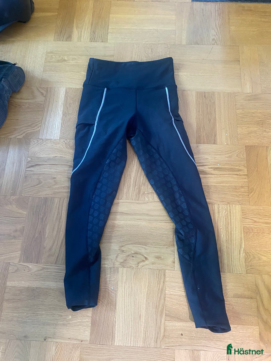 Ridbyxor ryttarutrustning till salu: Maya delorez  i Farsta - Annons 1