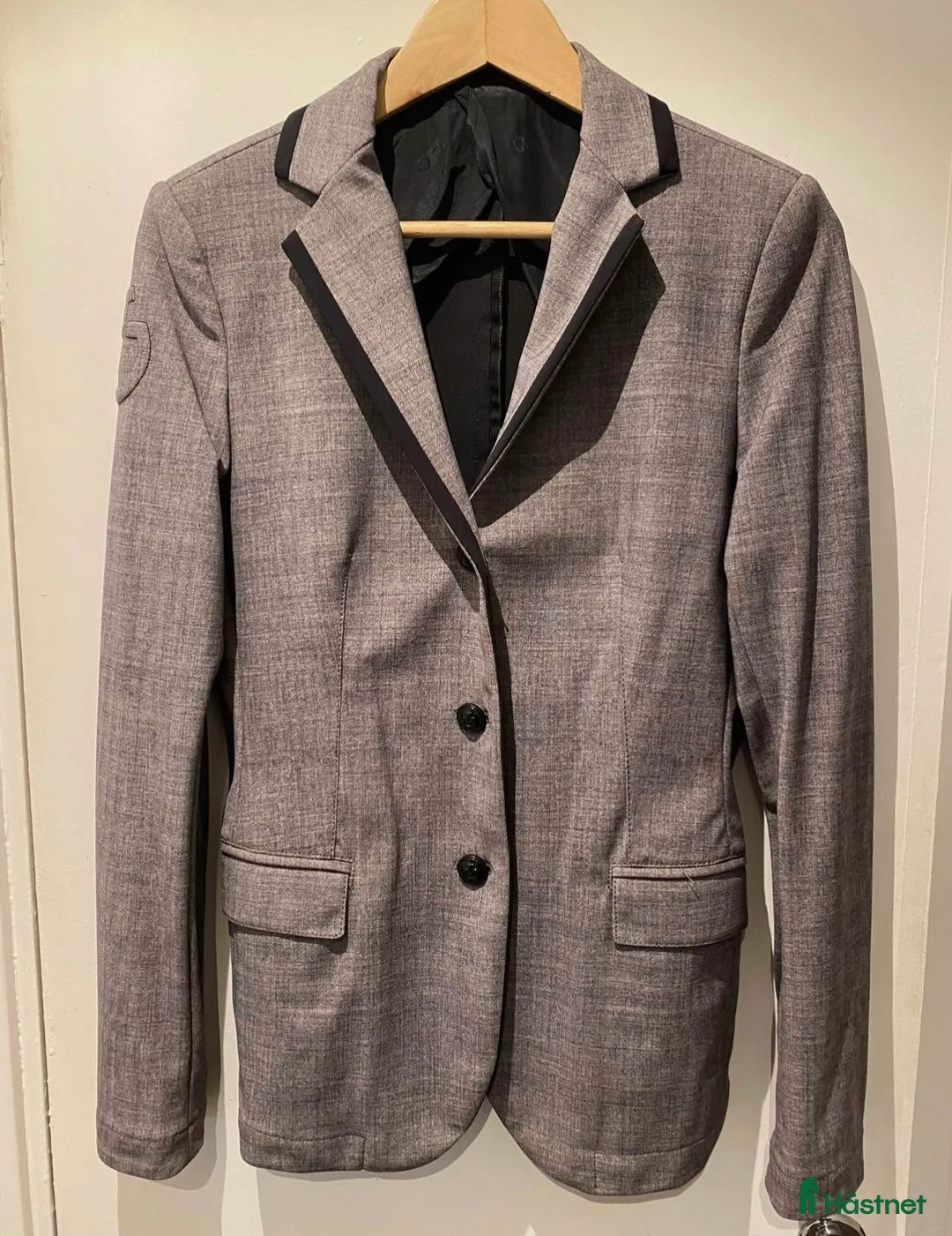 Övrigt Ridkläder ryttarutrustning till salu: Cavalleria Toscana kavaj i Gällstad - Annons 1