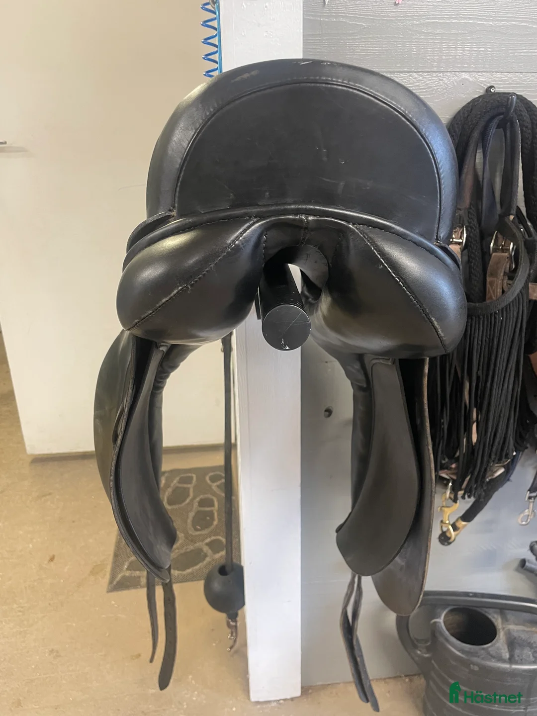 Sadlar hästutrustning till salu: Dressyrsadel till mindre ponny o ryttare i Kumla - Annons 2
