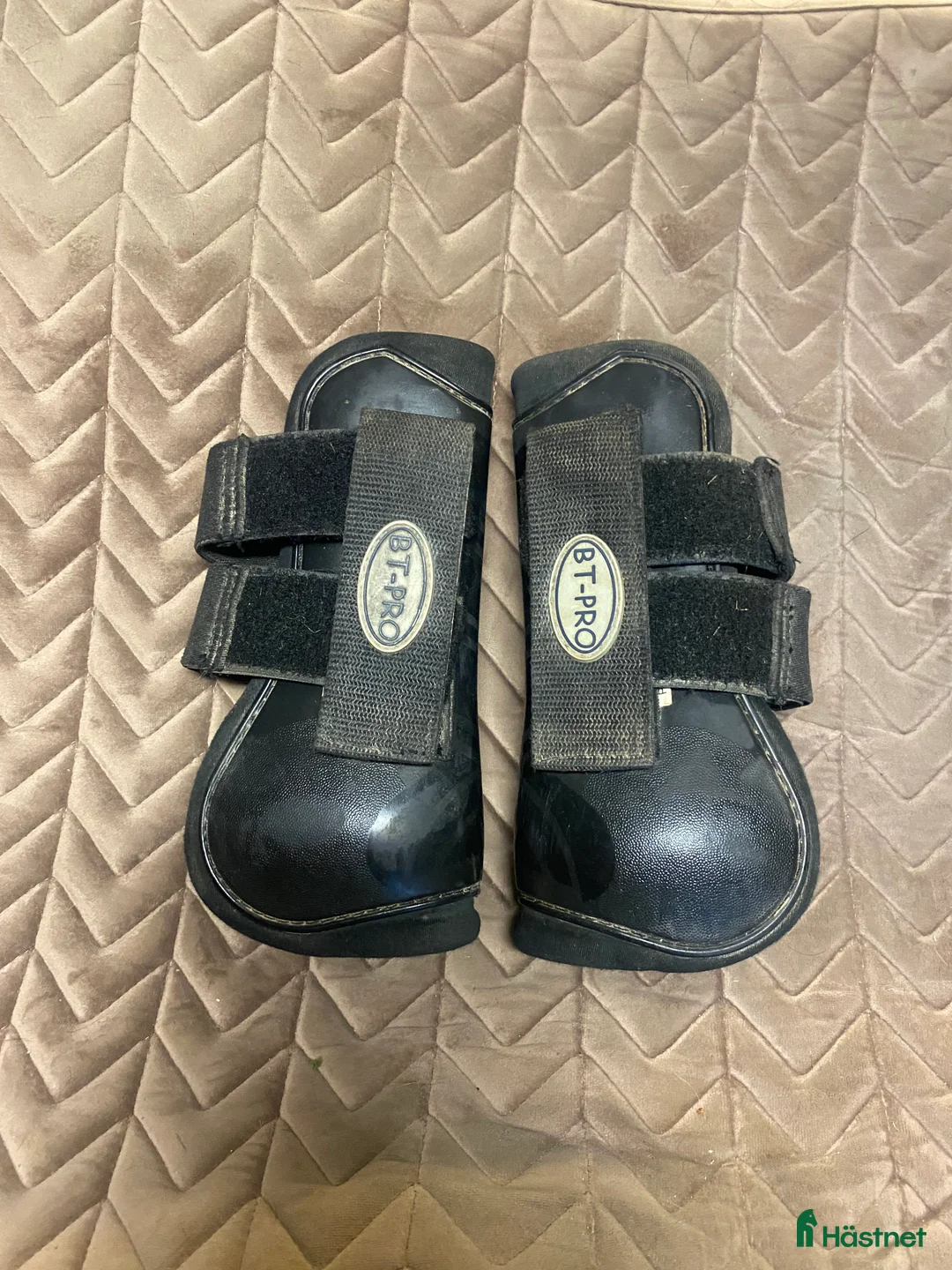 Benskydd hästutrustning till salu: söta ponny benskydd i Borlänge - Annons 1